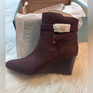 Women's Suede Ankle Boots - Burgundy